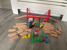 50 PIECE WOODEN  TRAIN SET -